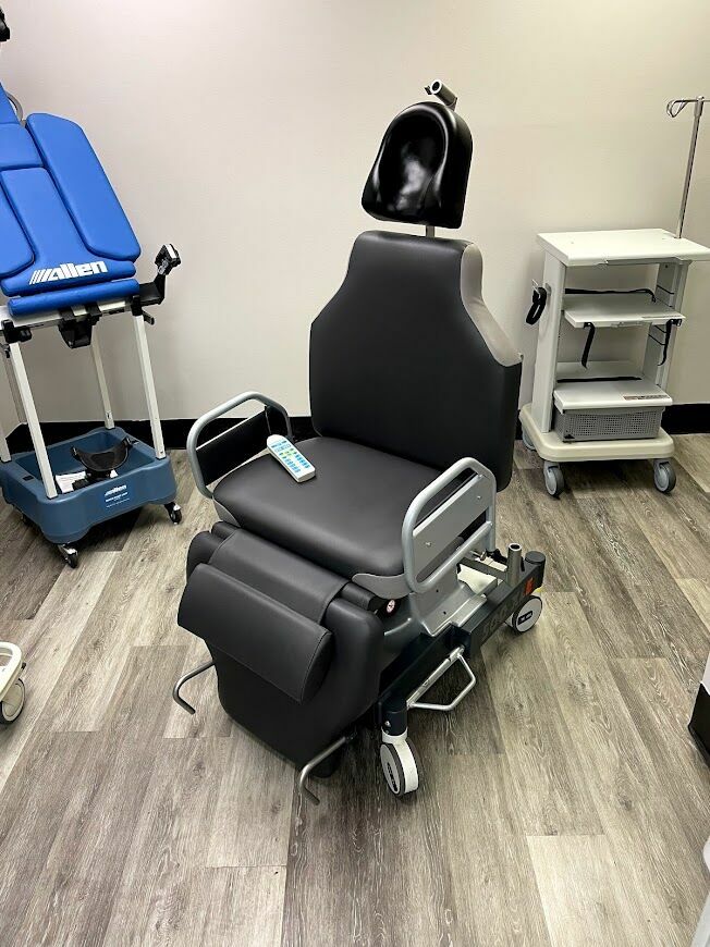 UFSK-OSYS 500 XLE Ophthalmology Chair and Stand